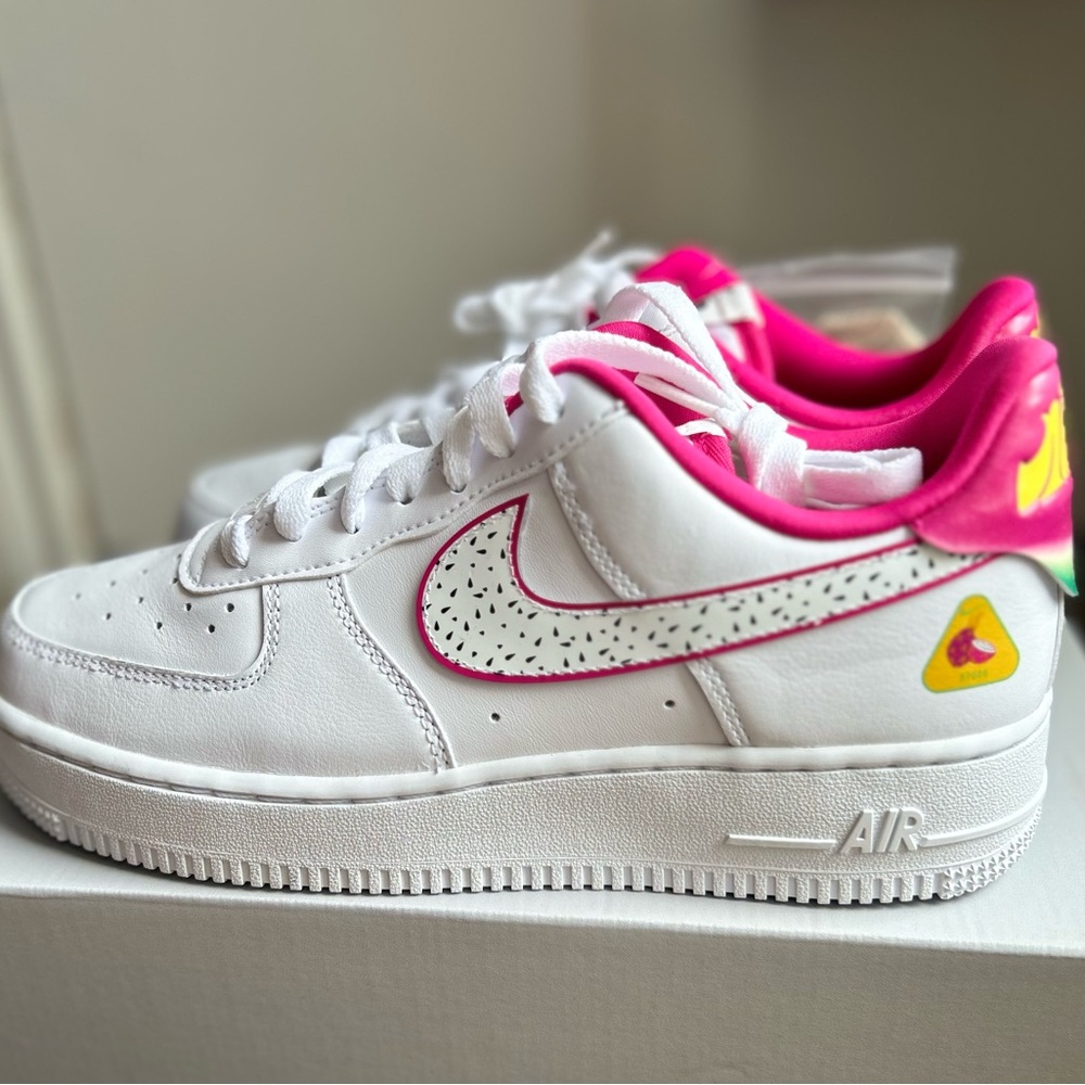 Nike Womens 8 Air Force 1 '07 LX Dragon Fruit